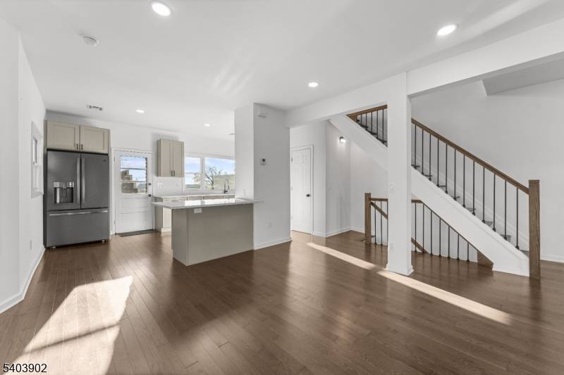 East Rutherford Boro, NJ 07073,96 Prospect Ter