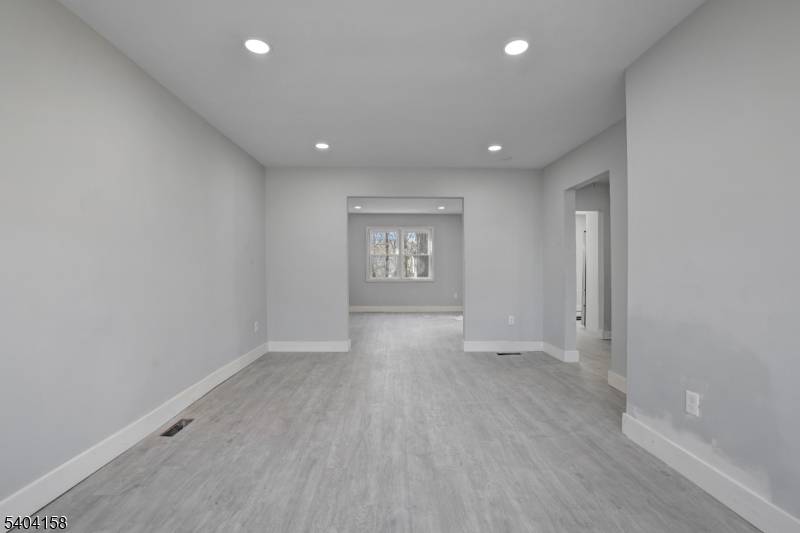 Englewood City, NJ 07631,384 W PALISADE AVE