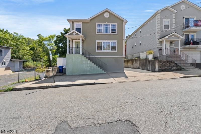 Paterson City, NJ 07522,40 N 9Th St