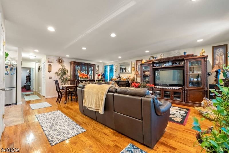 Paterson City, NJ 07522,40 N 9Th St