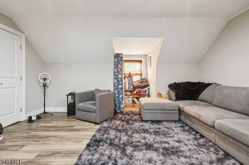 Butler Boro, NJ 07405,32 3Rd St