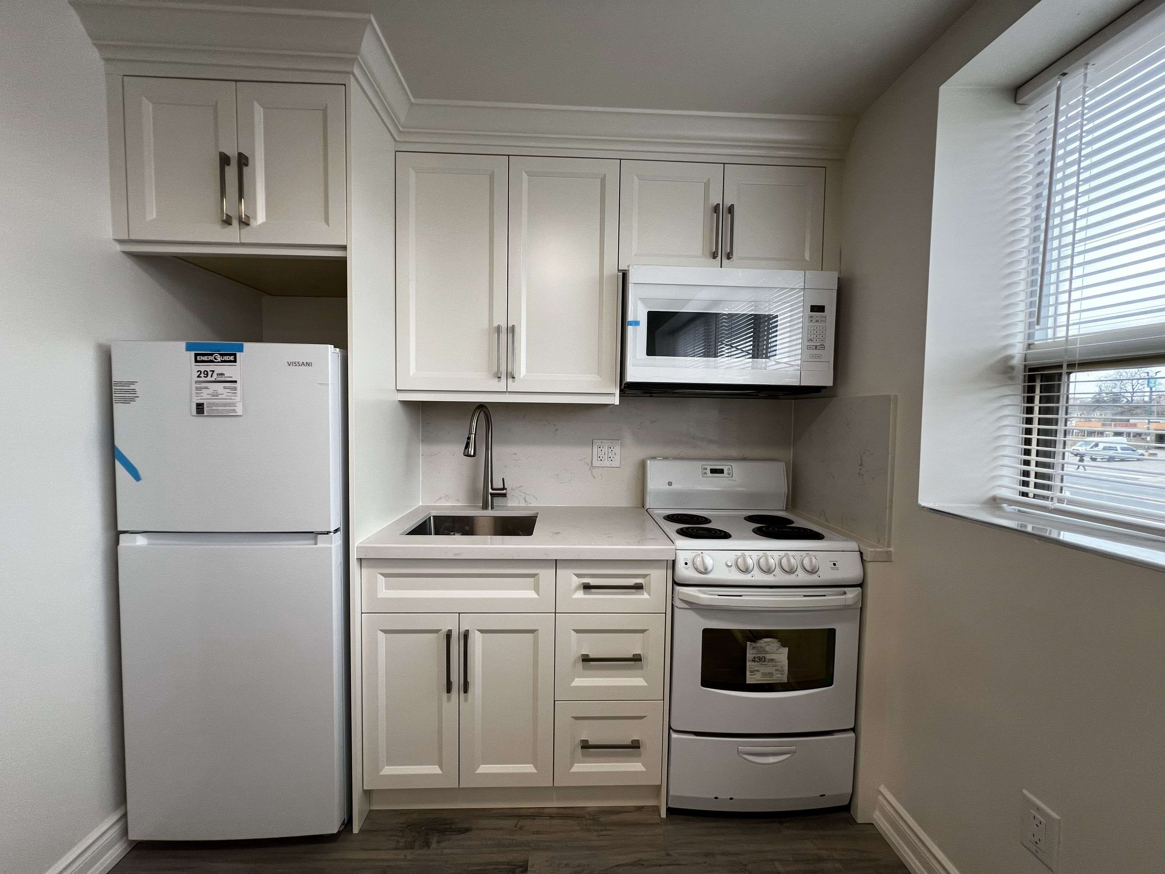 Toronto E04, ON M1R 2Z2,1987 Lawrence AVE E #1