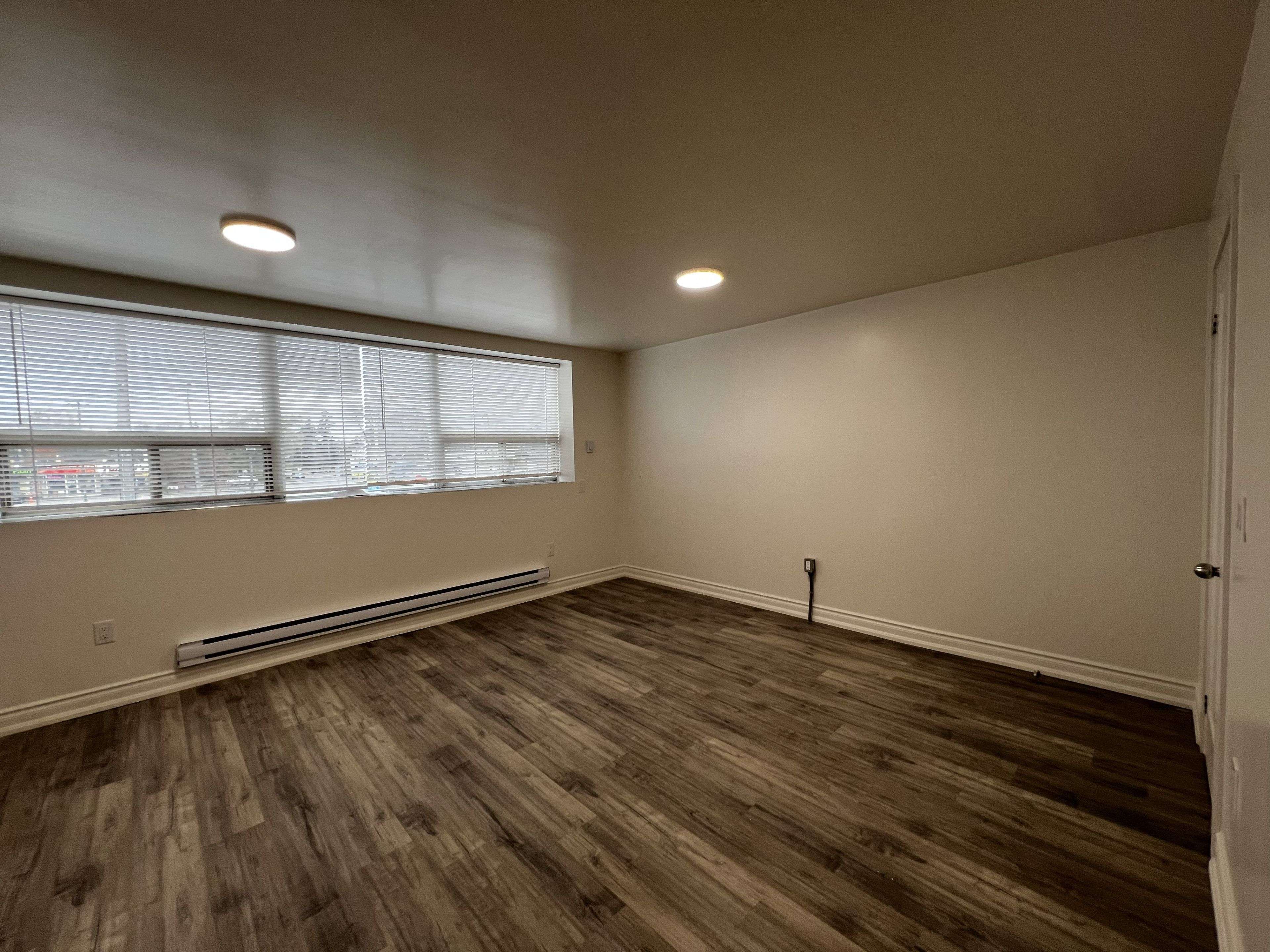 Toronto E04, ON M1R 2Z2,1987 Lawrence AVE E #1