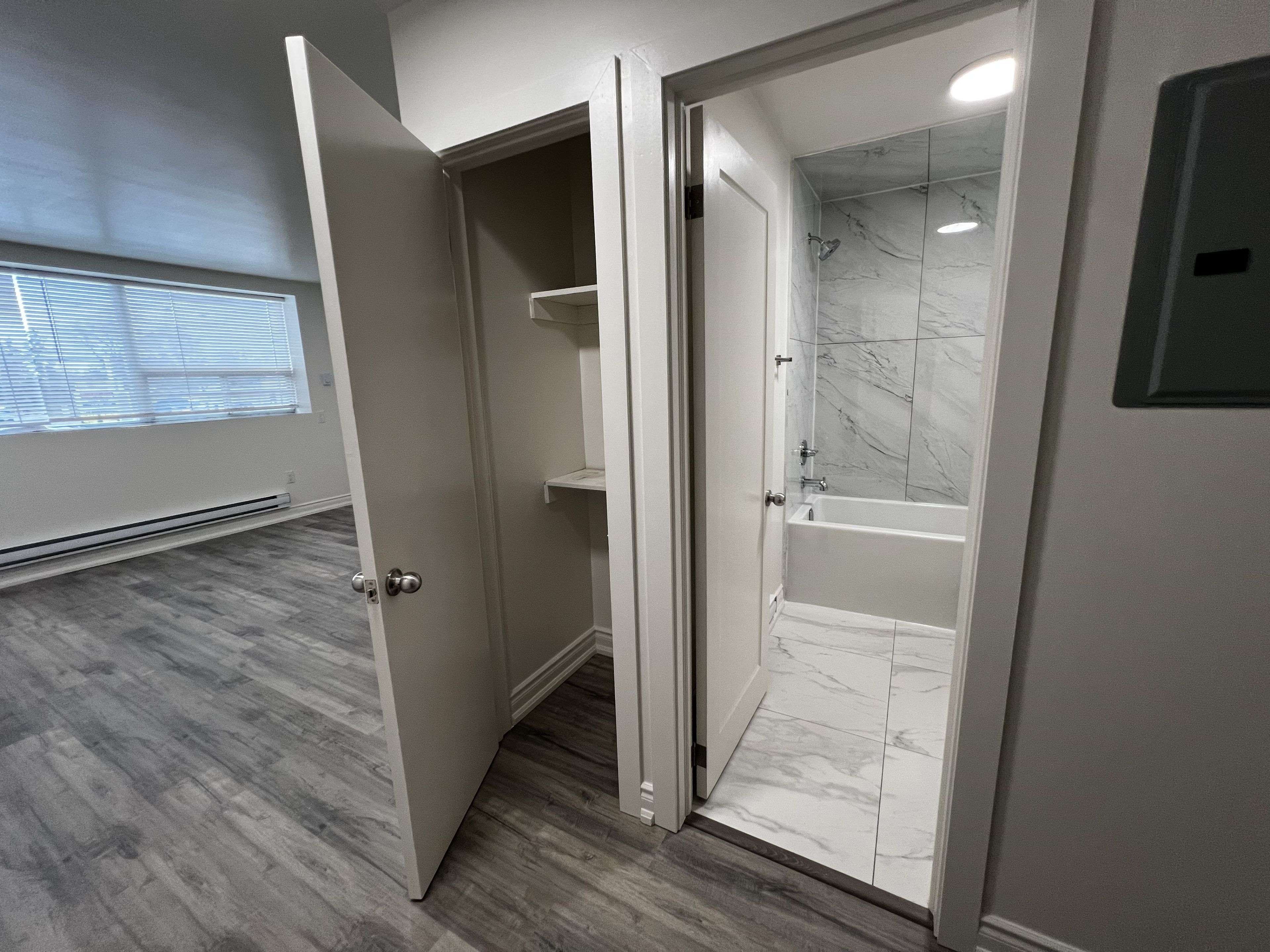 Toronto E04, ON M1R 2Z2,1987 Lawrence AVE E #1