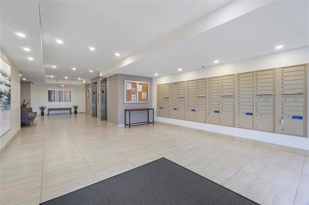 Oakland Park, FL 33309,105 Lake Emerald Dr #405