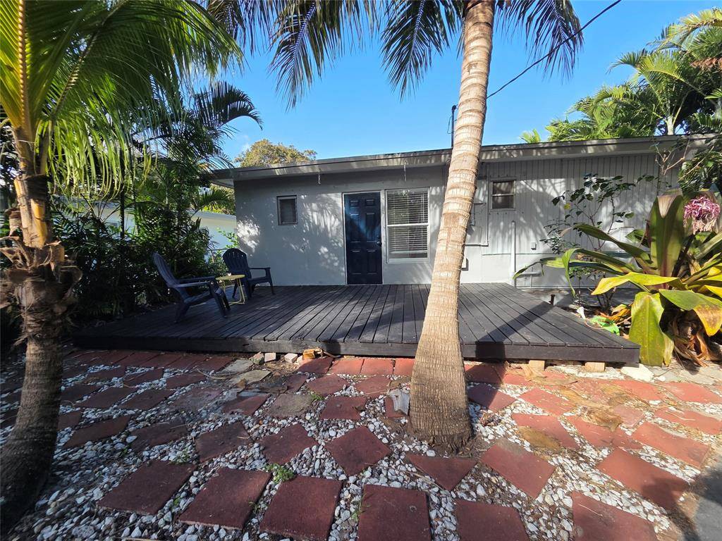 Fort Lauderdale, FL 33334,902 NE 40th St #2