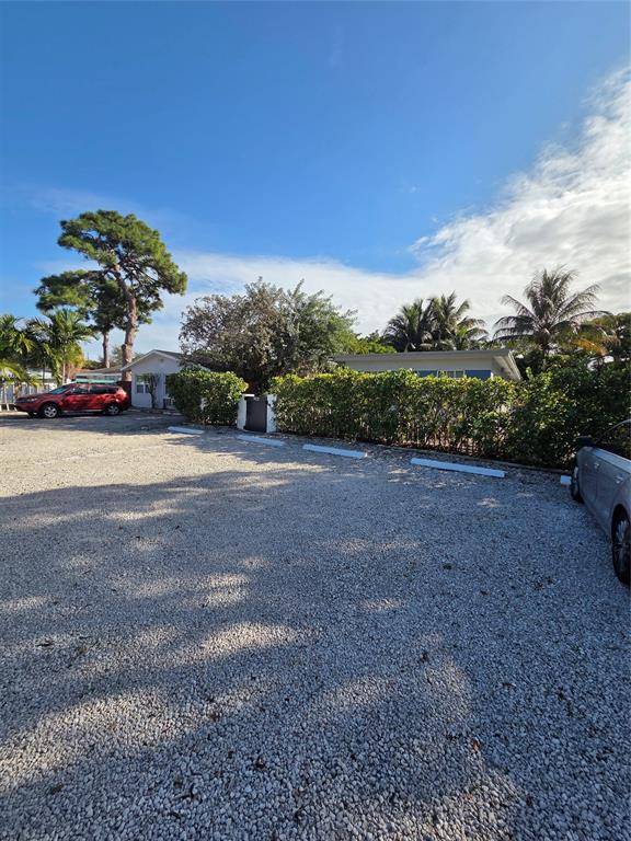 Fort Lauderdale, FL 33334,902 NE 40th St #2