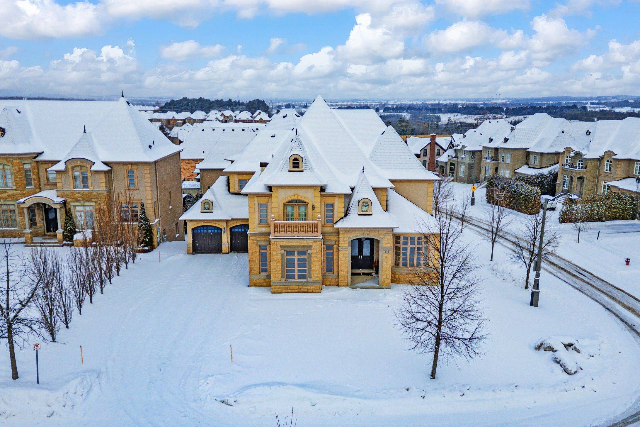 Aurora, ON L4G 0K4,123 Carisbrooke CIR