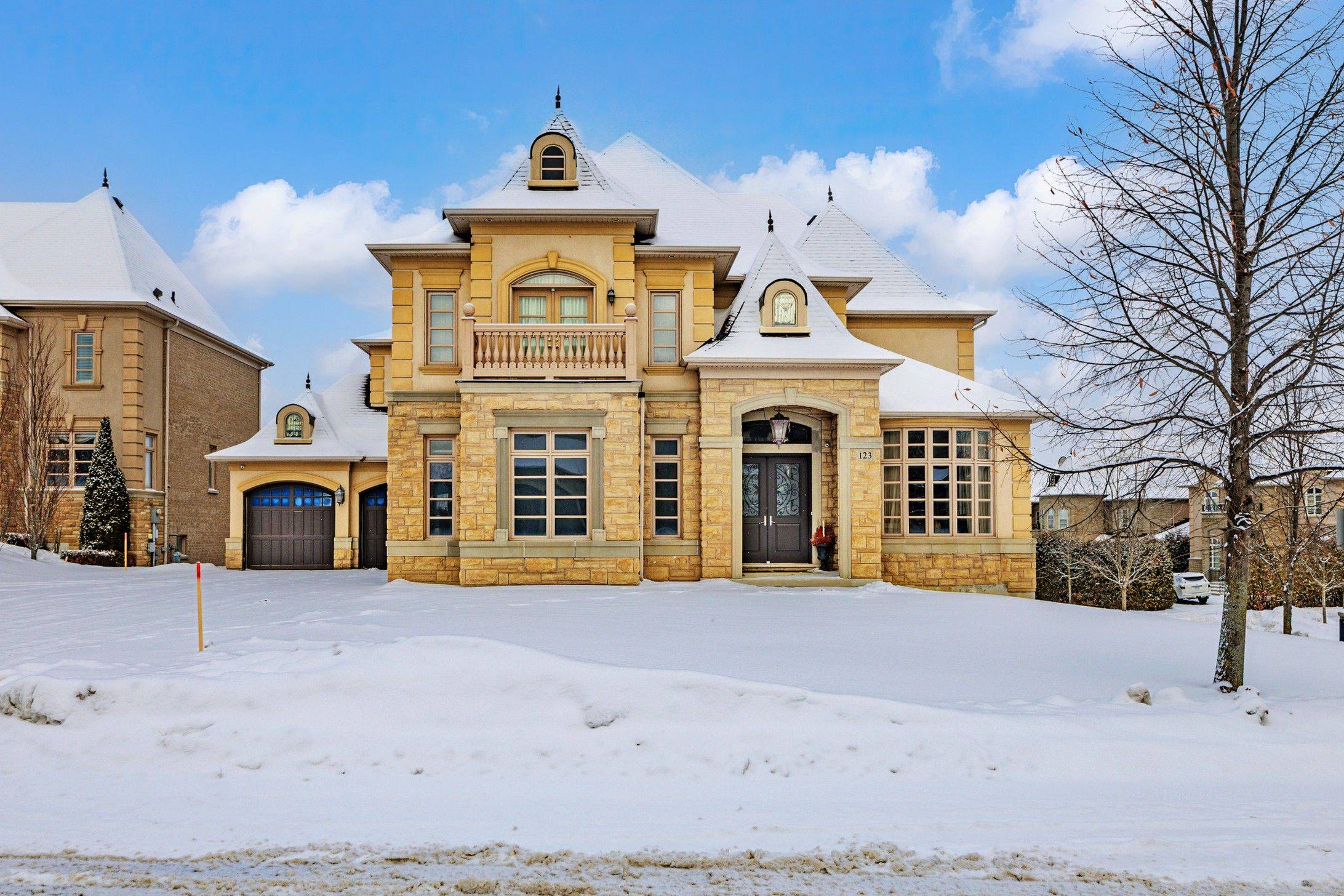 Aurora, ON L4G 0K4,123 Carisbrooke CIR