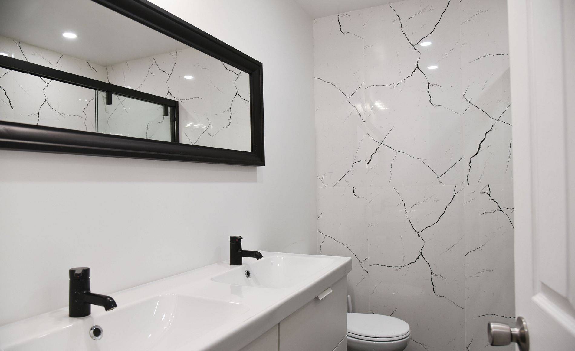 Newmarket, ON L3Y 2S4,181 Penn AVE S #Main