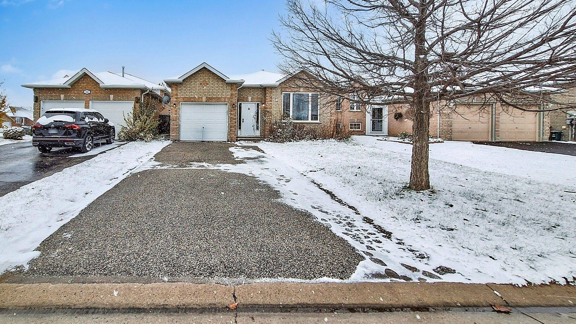 Barrie, ON L4M 6Y8,16 Nicole Marie AVE #Main