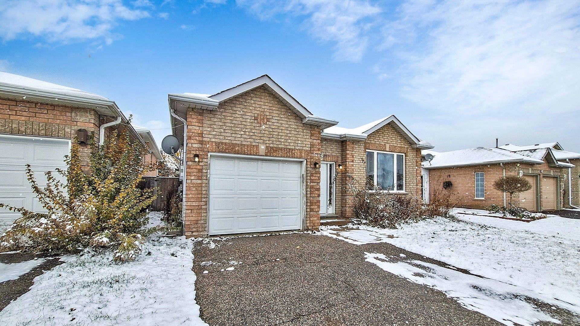 Barrie, ON L4M 6Y8,16 Nicole Marie AVE #Main