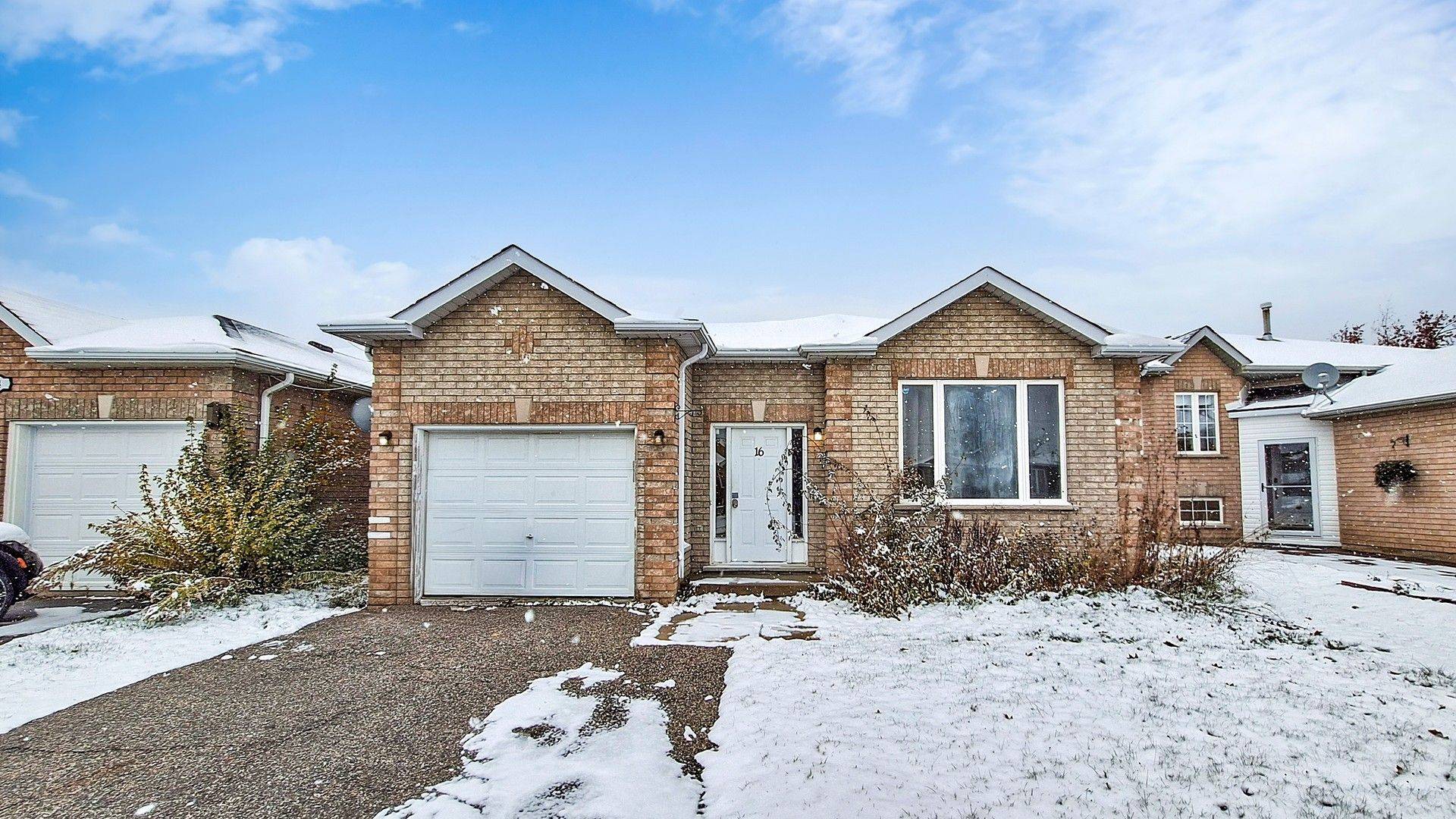 Barrie, ON L4M 6Y8,16 Nicole Marie AVE #Main