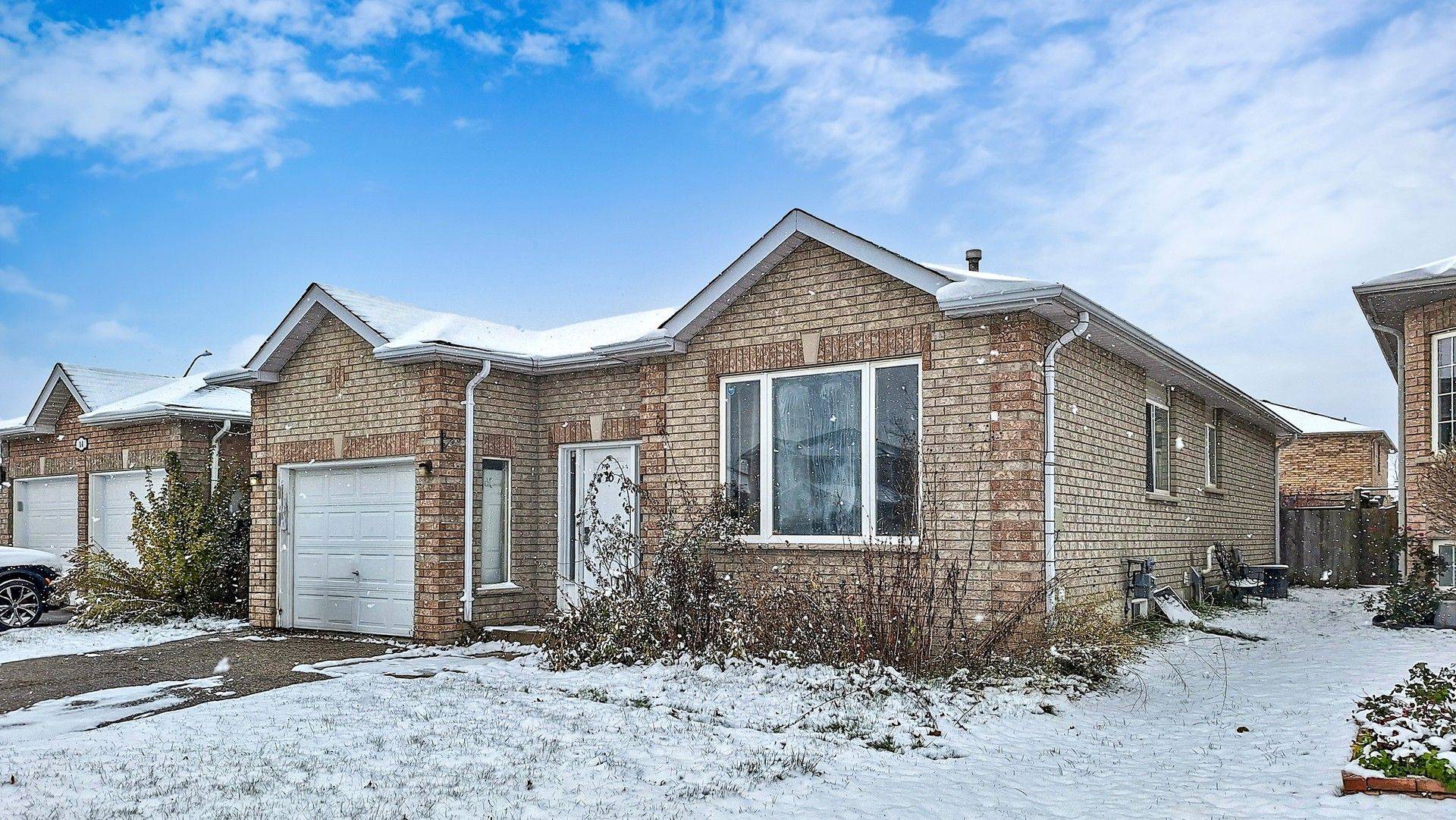 Barrie, ON L4M 6Y8,16 Nicole Marie AVE #Main