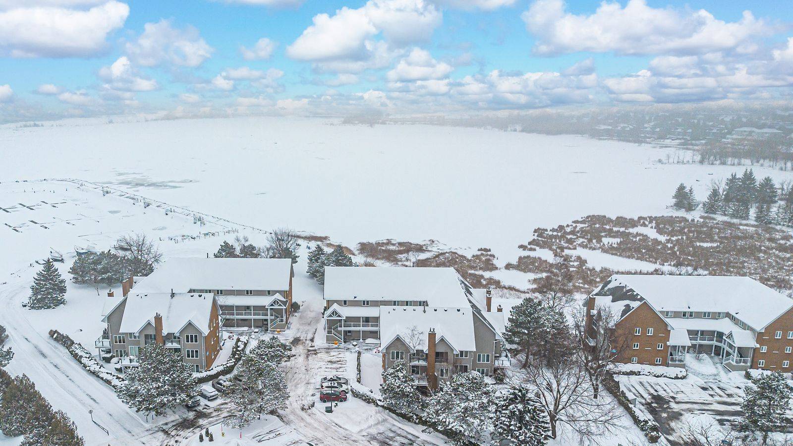 Collingwood, ON L9Y 5S3,8 Ramblings WAY #121