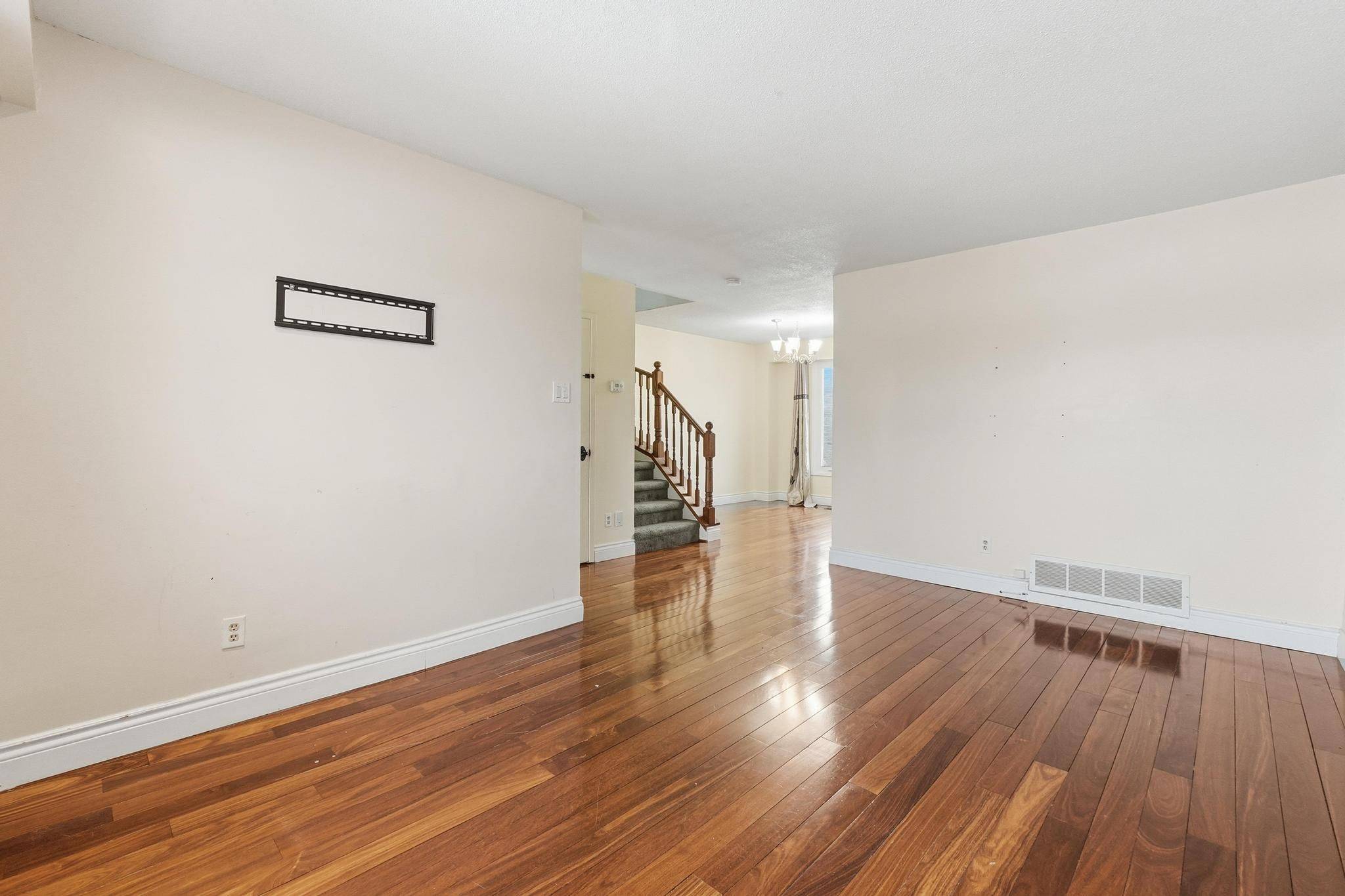 Brampton, ON L6Z 1A7,29 FANSHAWE DR