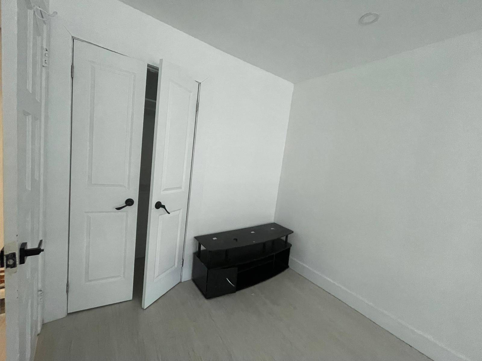 Mississauga, ON L4T 1P3,3130 Merritt AVE