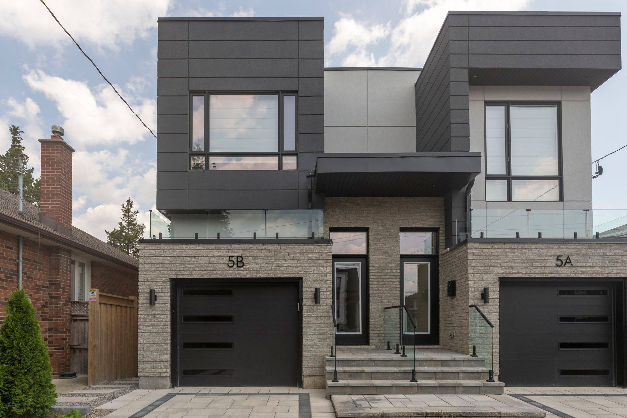 Mississauga, ON L5H 2P7,5A Pine AVE N