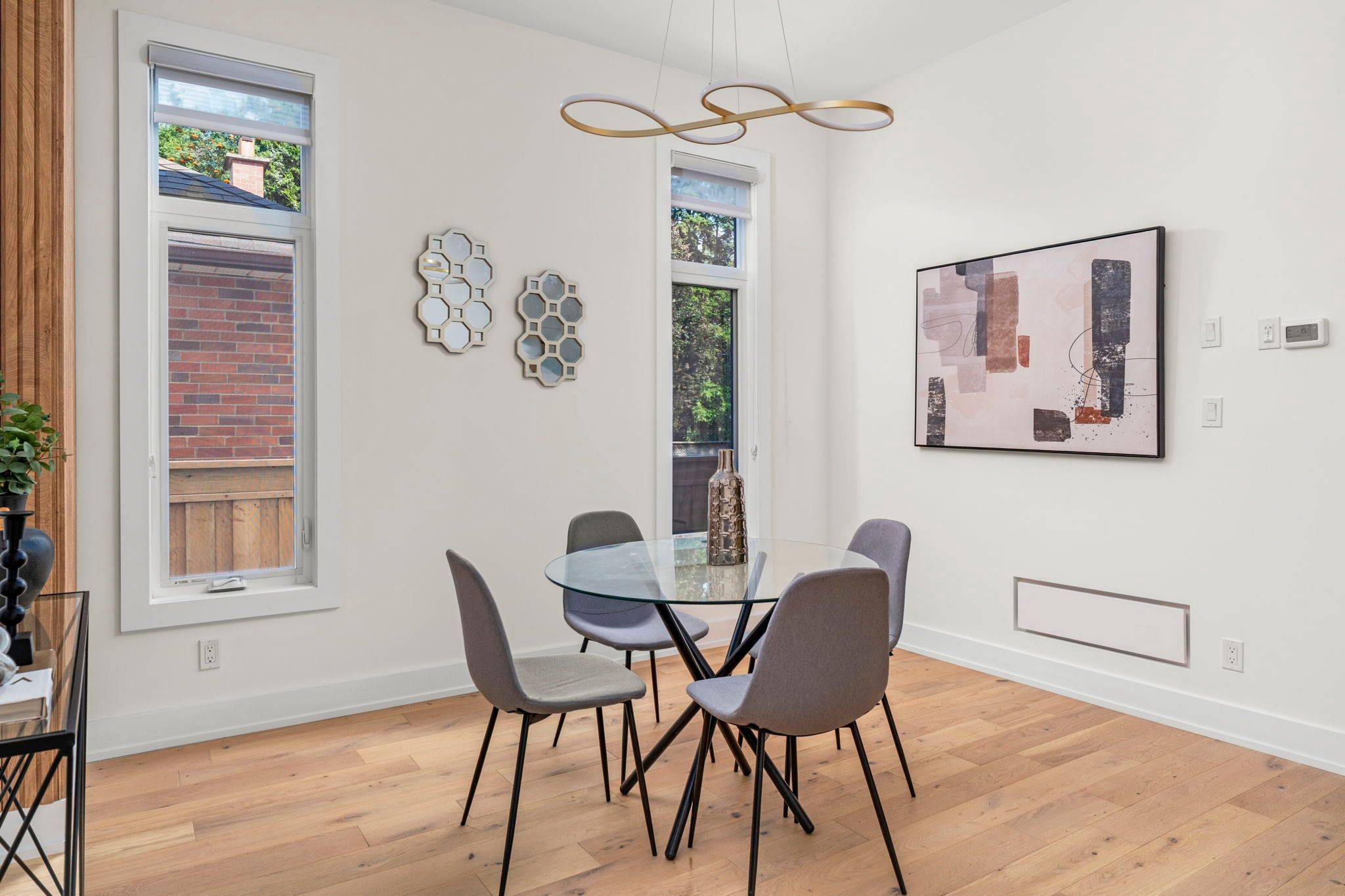 Mississauga, ON L5H 2P7,5A Pine AVE N