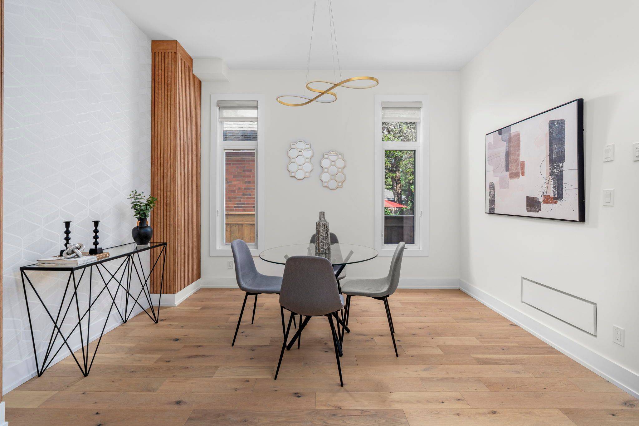 Mississauga, ON L5H 2P7,5A Pine AVE N