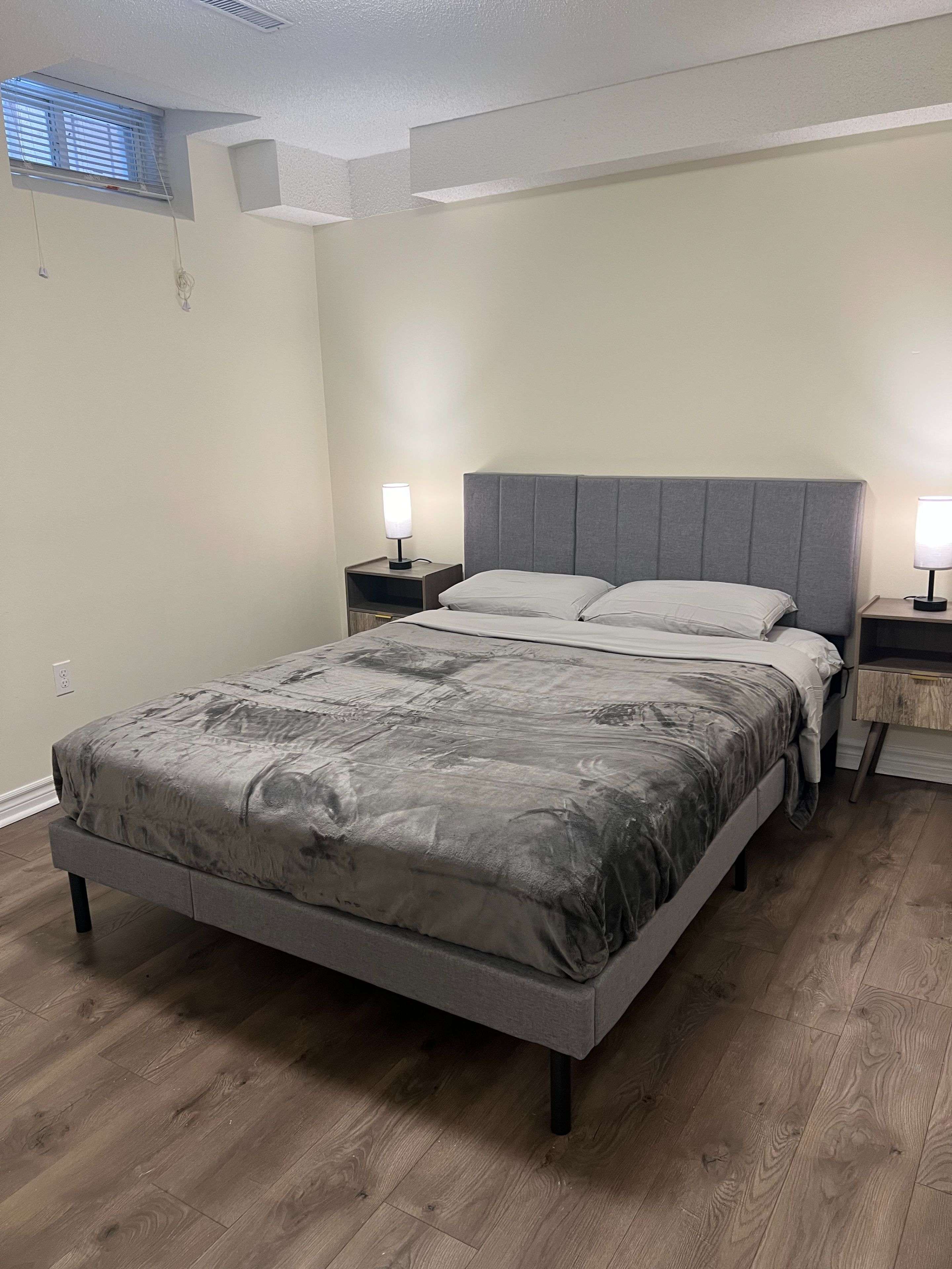 Mississauga, ON L5M 0K7,5484 Freshwater DR #Basement