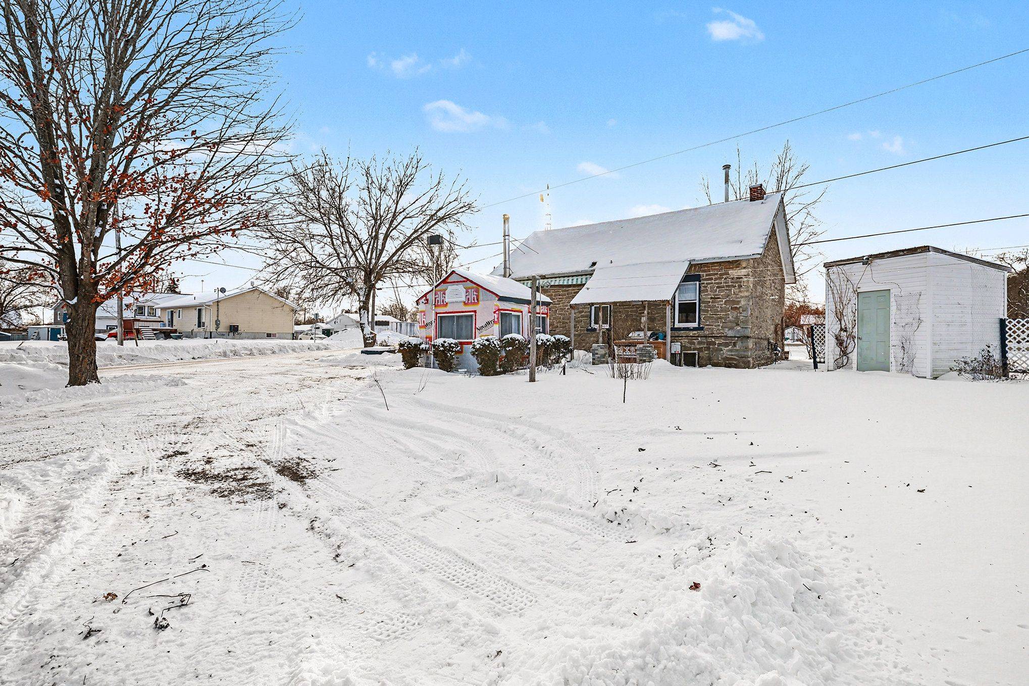 Elizabethtown-kitley, ON K0G 1G0,655 County Road 29 RD