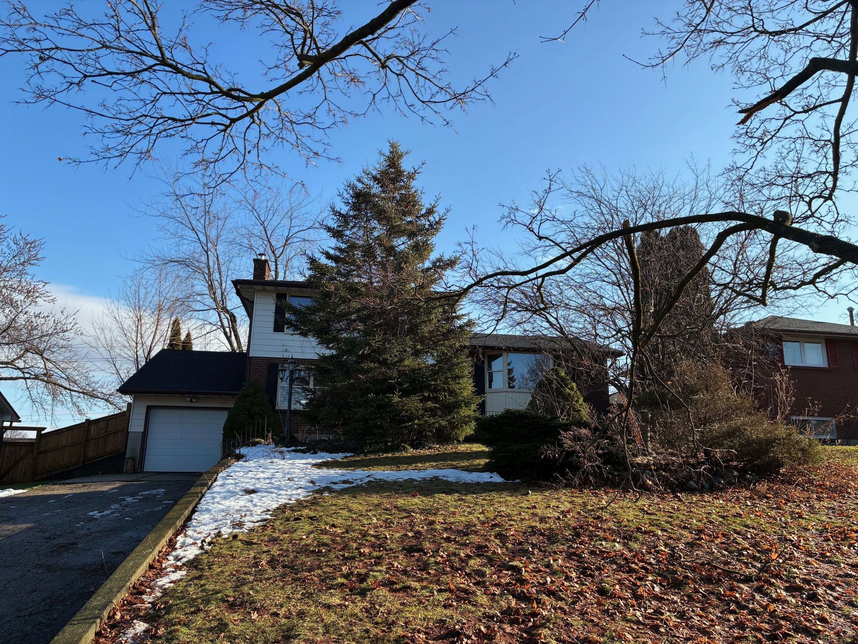 London South, ON N5Z 3E7,470 Three Valleys CRES