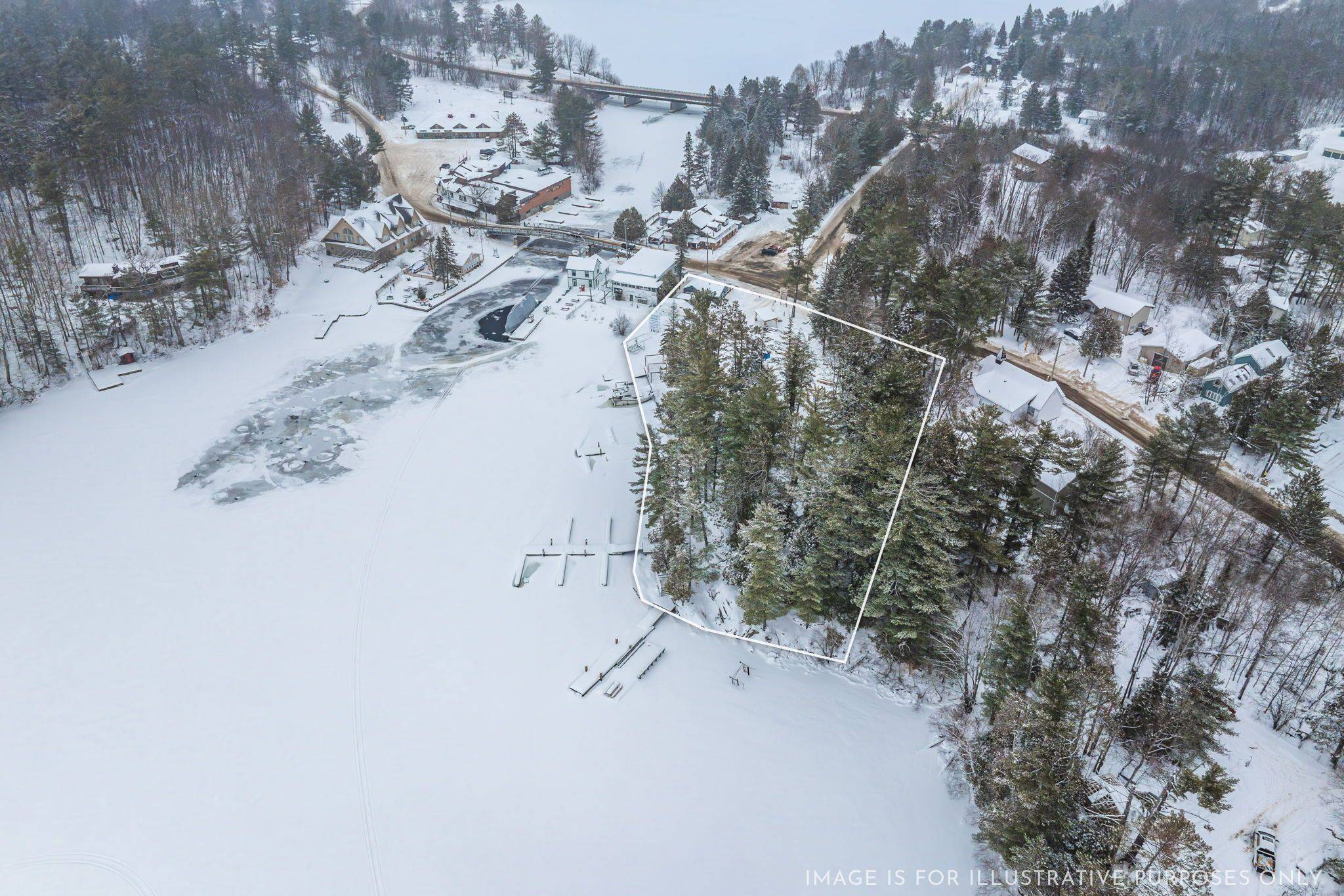 Lake Of Bays, ON P0B 1A0,1092 Main ST