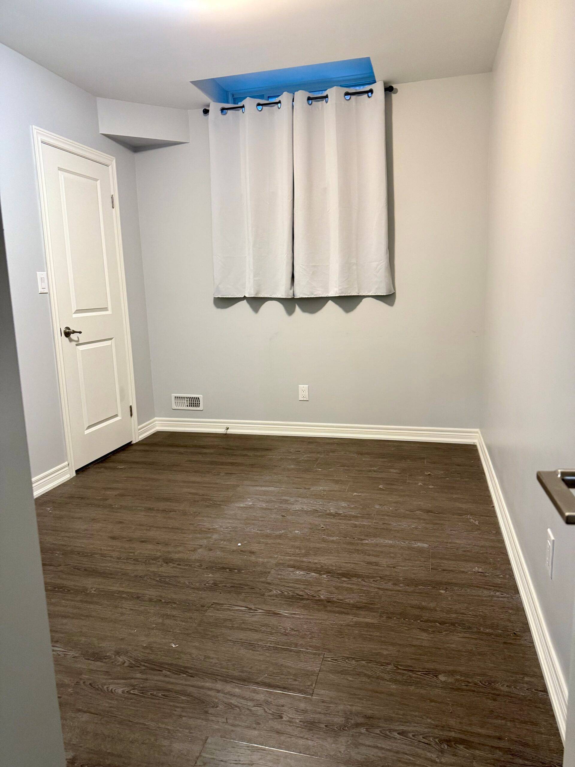 Thorold, ON L2V 0G7,6 Darling AVE #Basement