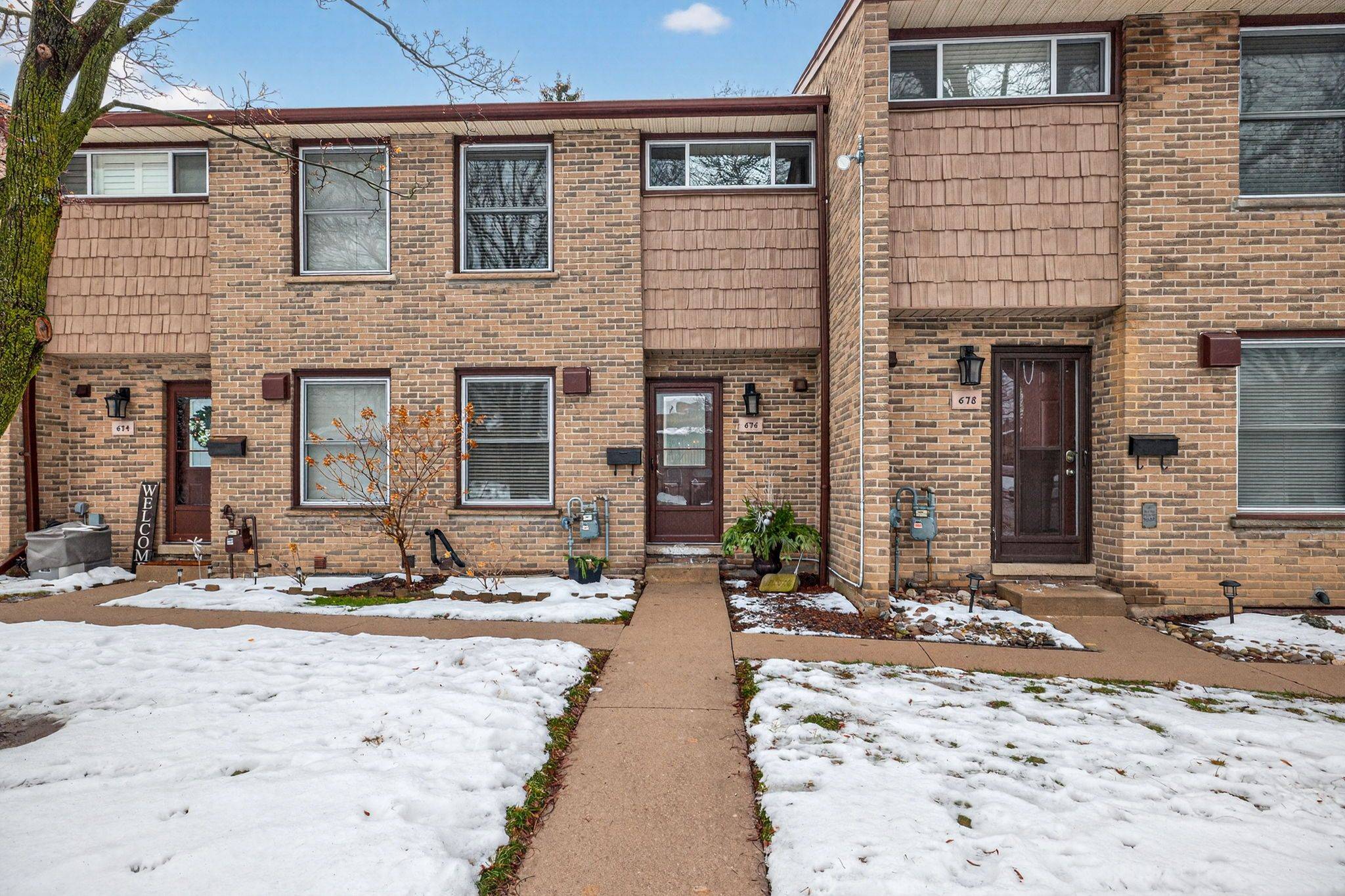 London South, ON N6H 4Y8,676 Wonderland RD S #39