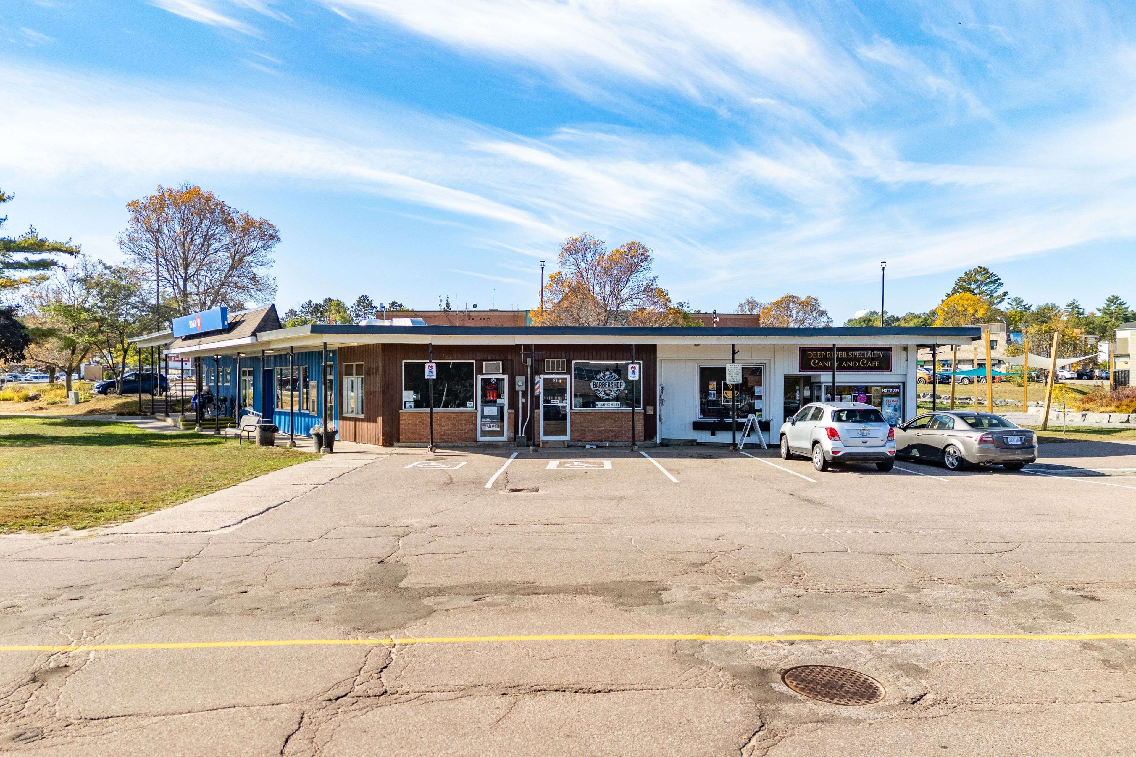 Deep River, ON K0J 1P0,10 Ridge RD