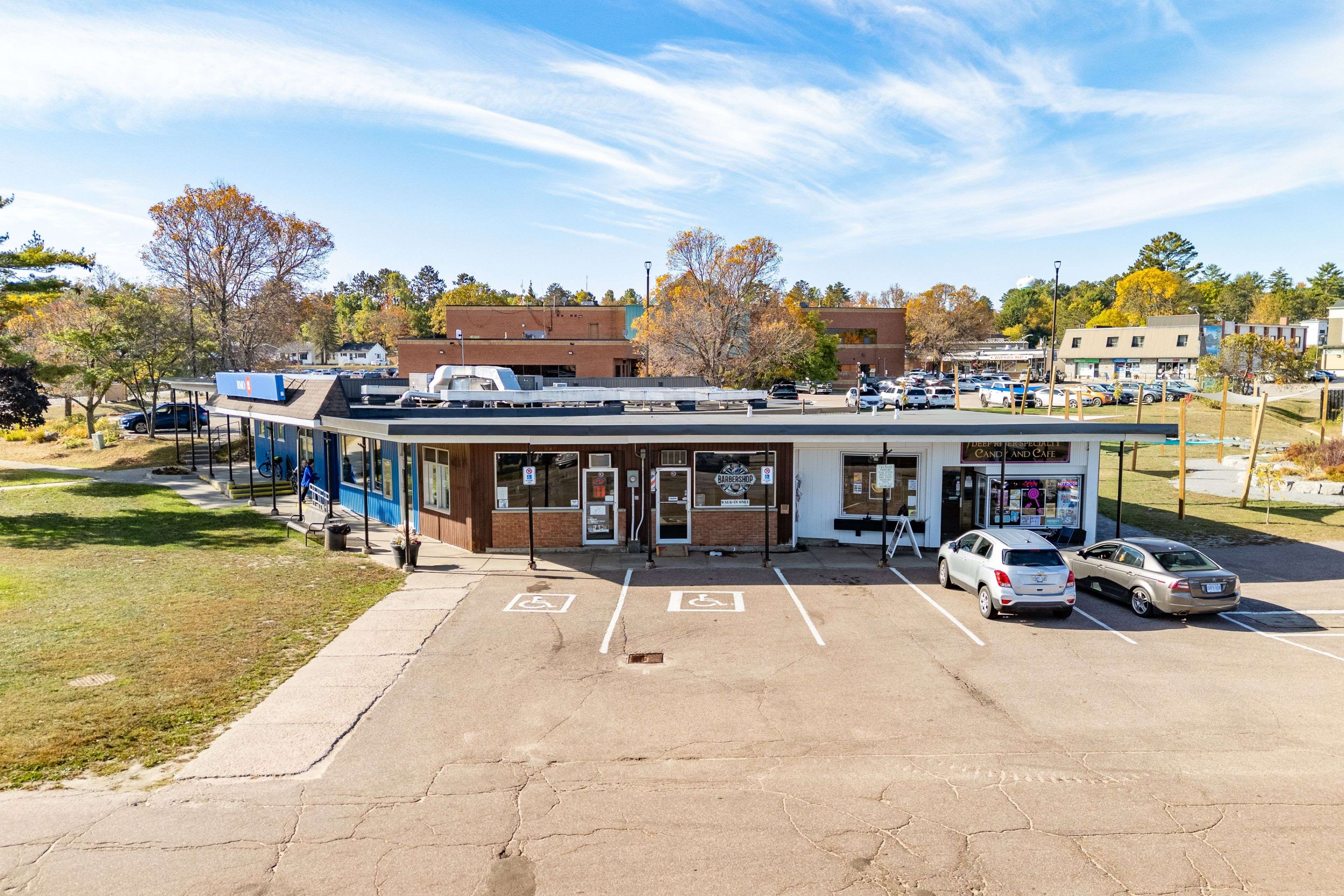 Deep River, ON K0J 1P0,10 Ridge RD