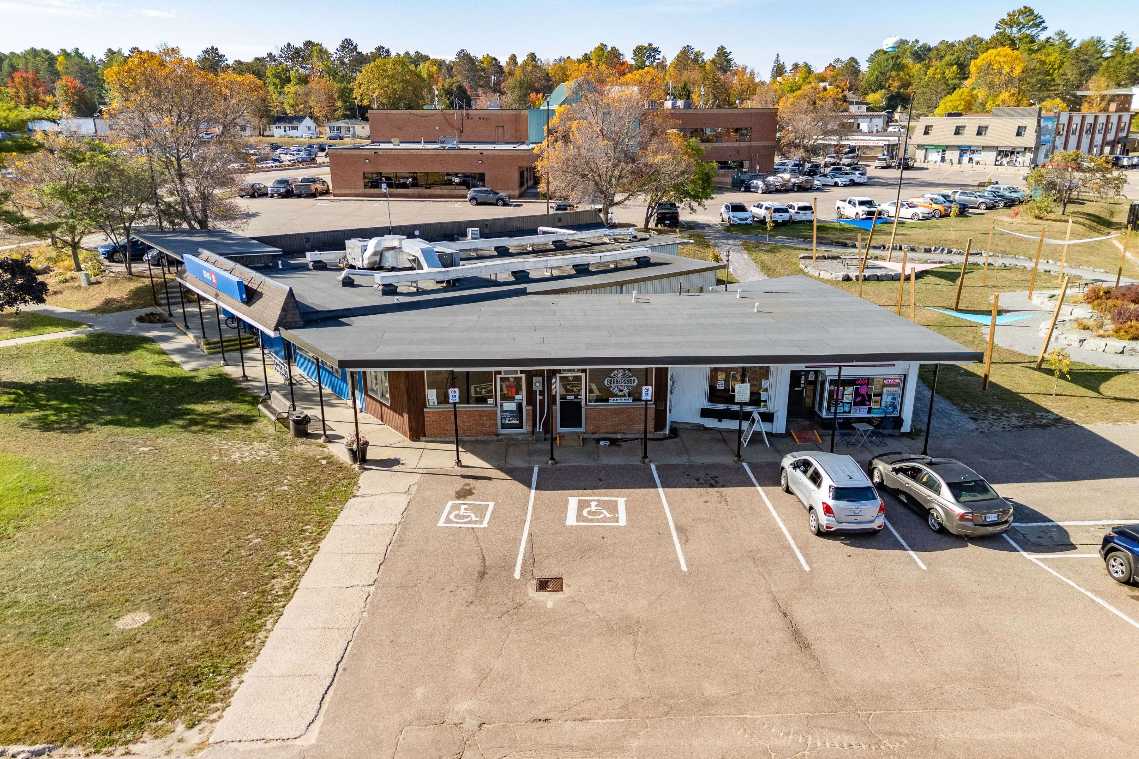 Deep River, ON K0J 1P0,10 Ridge RD