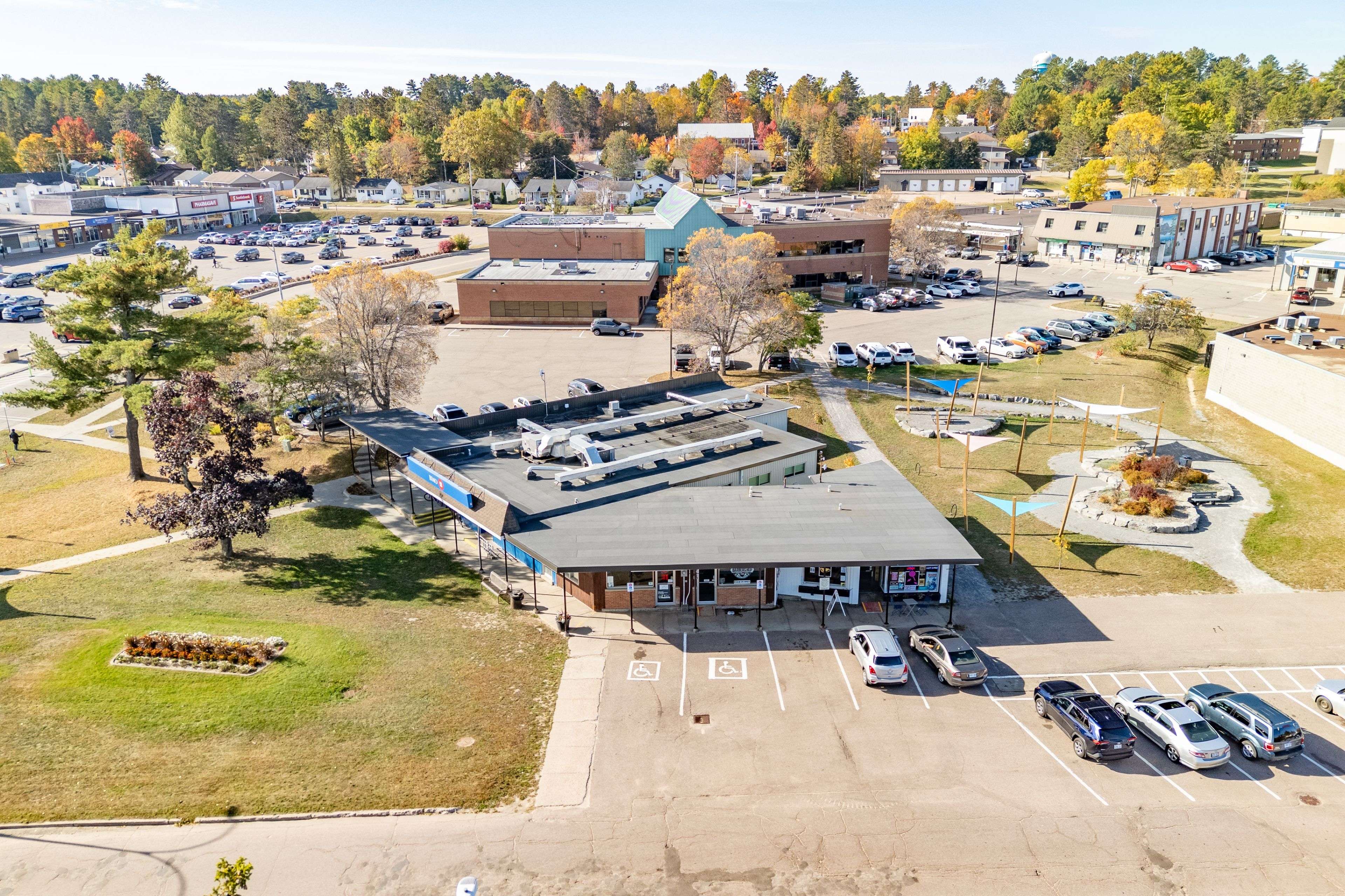 Deep River, ON K0J 1P0,10 Ridge RD