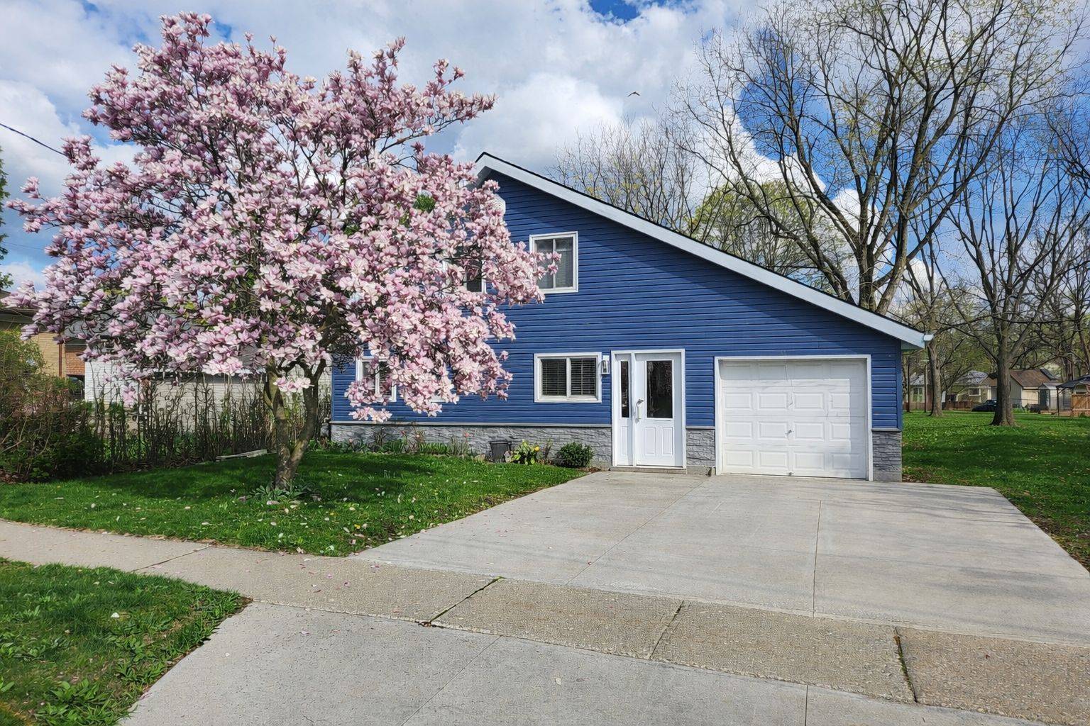 Guelph, ON N1E 2P2,7 Normandy DR