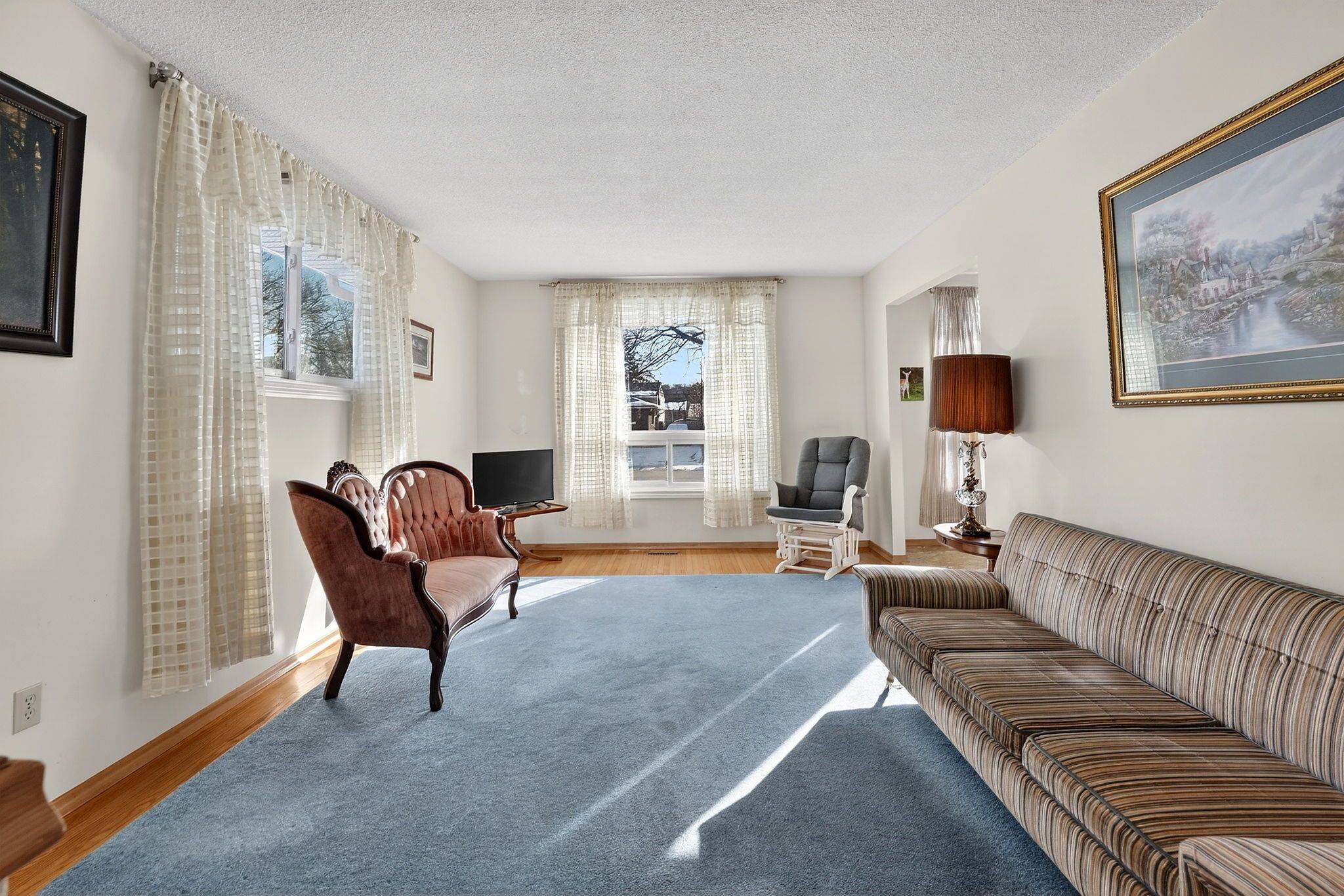 Hamilton, ON L8K 5L4,18 Fairway DR