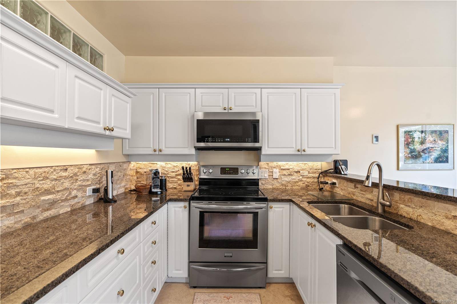 Victoria, BC V8V 4Z2,405 Quebec St #102