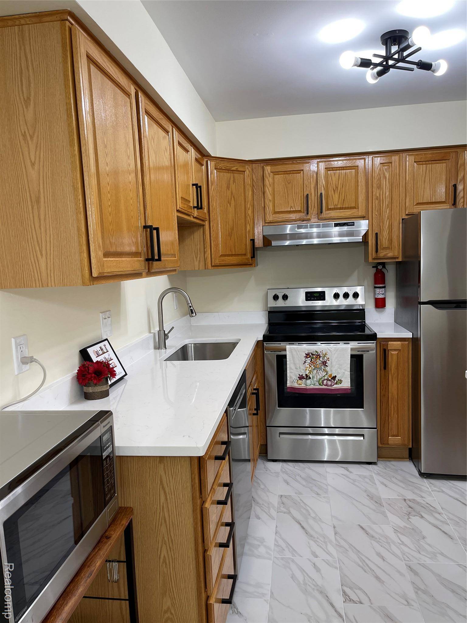 Macomb, MI 48044,15803 Balfour DR