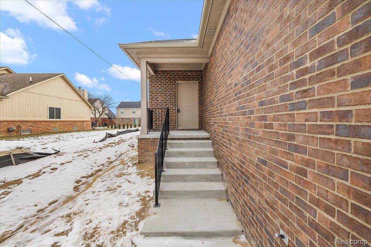 Sterling Heights, MI 48312,34460 Maple LN