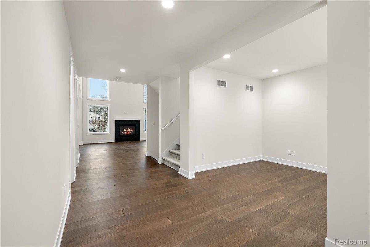 Rochester Hills, MI 48309,2911 Walsh DR