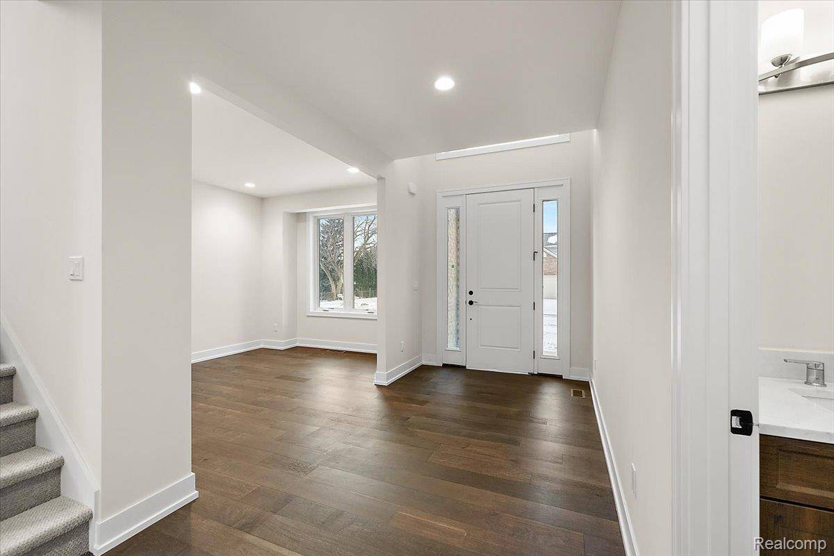 Rochester Hills, MI 48309,2911 Walsh DR