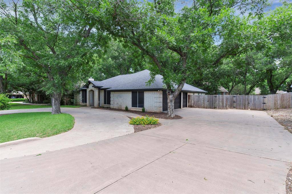 Granbury, TX 76049,8921 N Longwood Drive