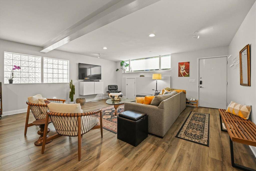 Dallas, TX 75205,4231 Travis Street #29