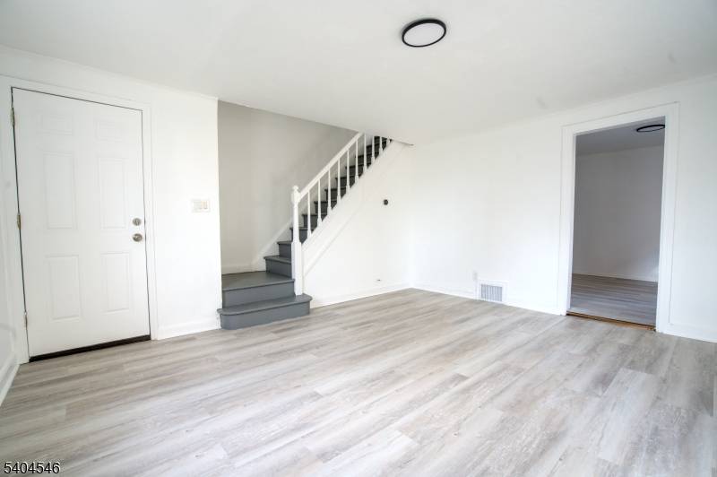 Hillside Twp., NJ 07205,1570-1572 Clinton Pl