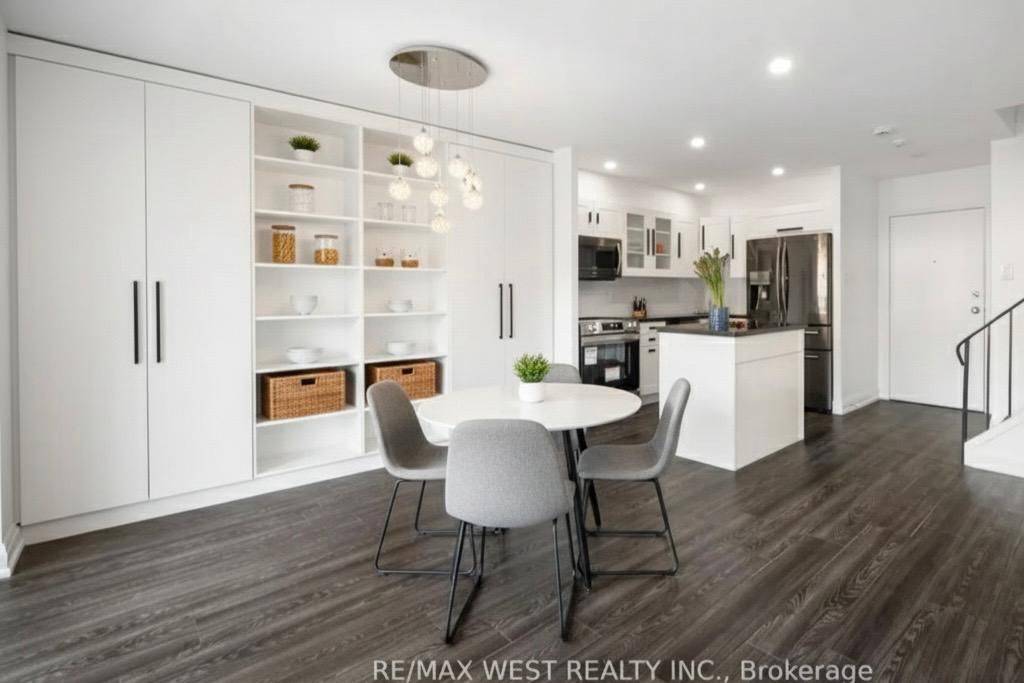 Toronto C15, ON M2J 4T7,165 Cherokee BLVD N #236