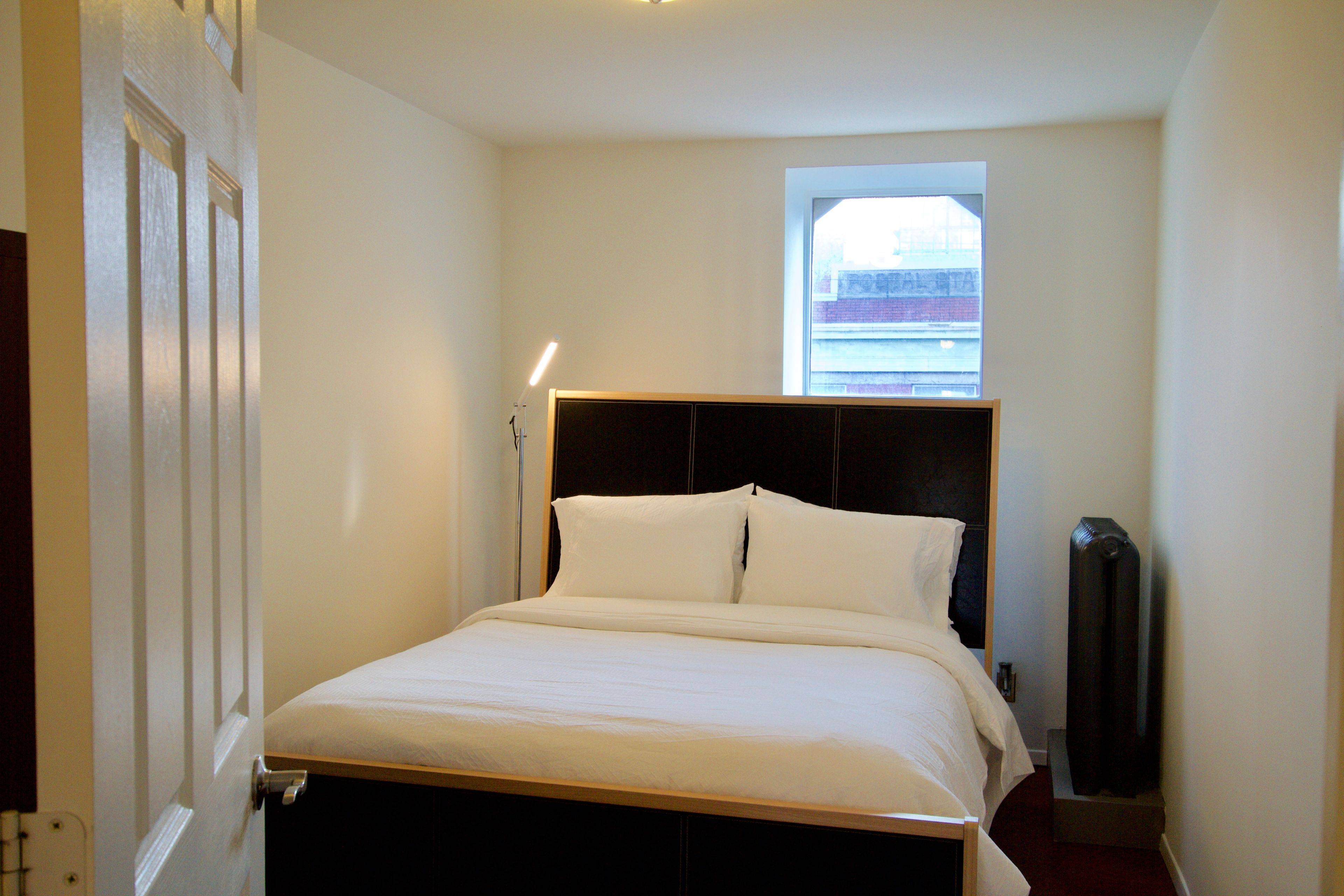 Toronto C01, ON M6J 1J3,1130 Queen ST W #3