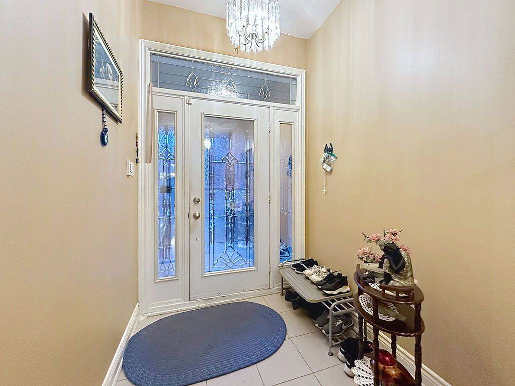 Toronto C01, ON M6J 1N8,81 Argyle ST