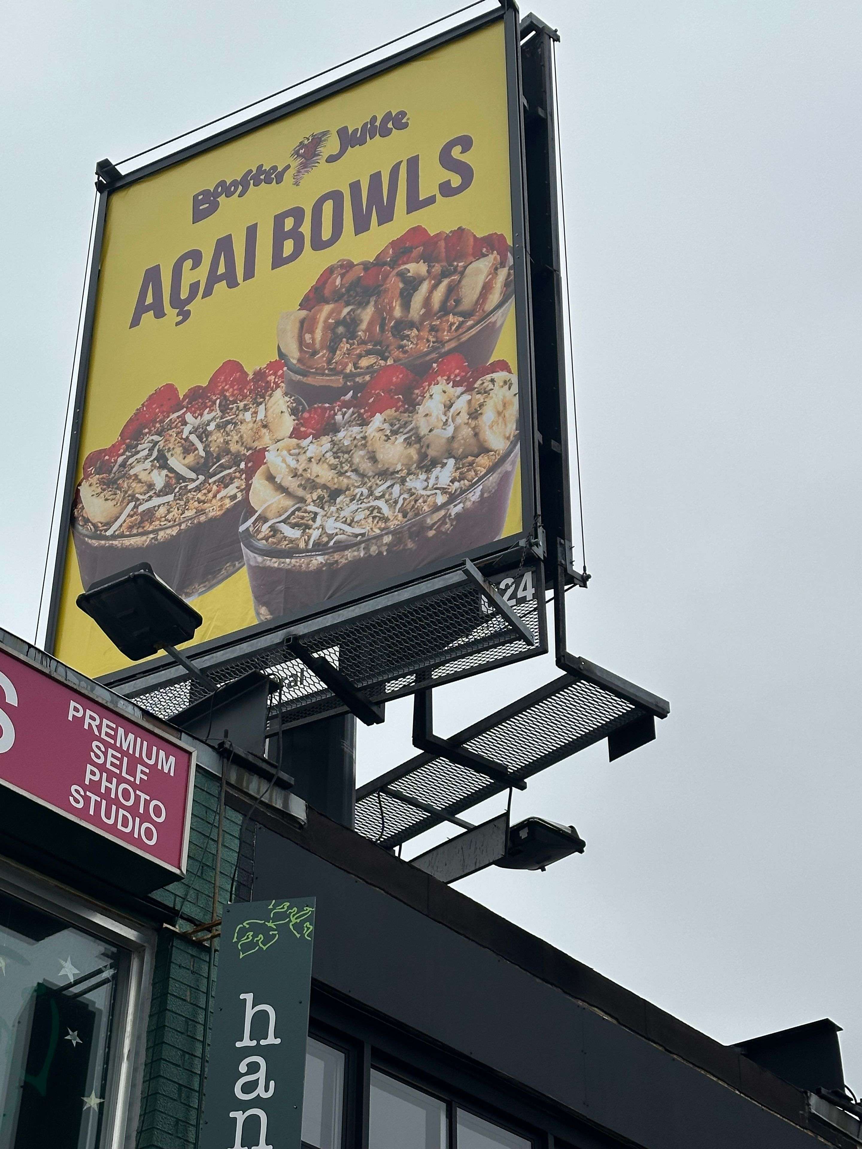 Toronto C01, ON M6G 1L1,647 Bloor ST W