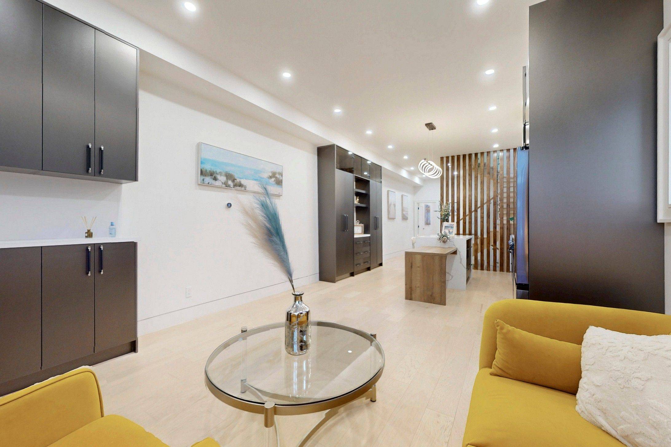 Toronto C03, ON M6C 1N5,16 Mulberry CRES