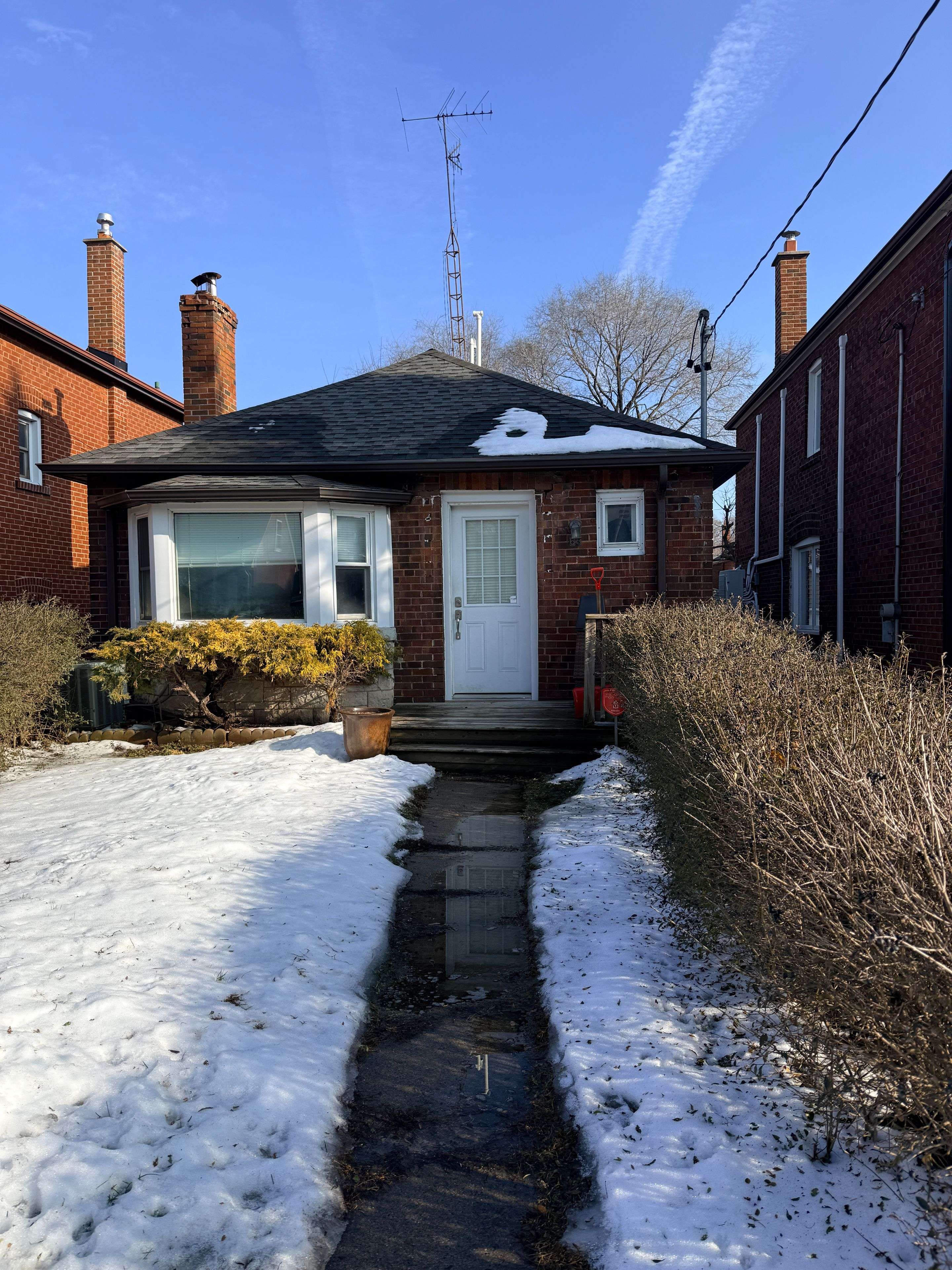 Toronto E01, ON M4L 2S3,63 Billings AVE